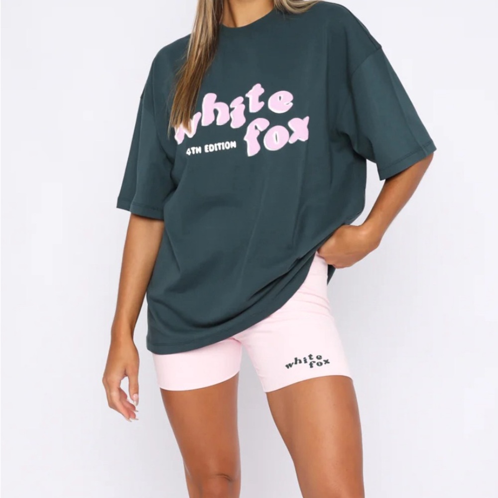 White Fox Boutique NWT Clover color, oversized 4th edition tee, size S/M